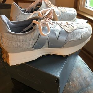 New Balance 327 sneakers NIB